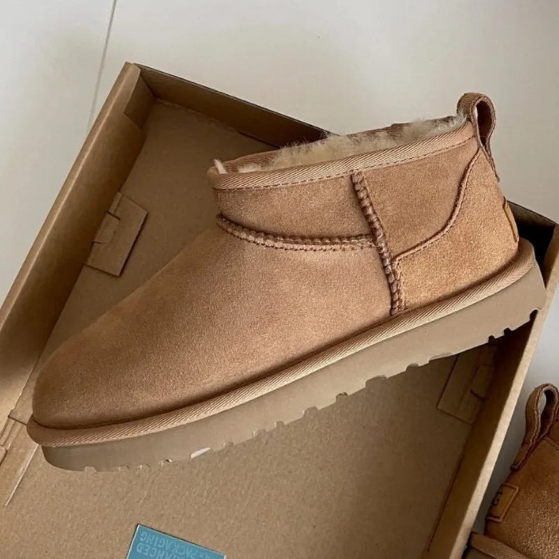 High quality snow boots for men and women in winter, with plush insulation, flat bottomed sheepskin, and integratedwaterproofing