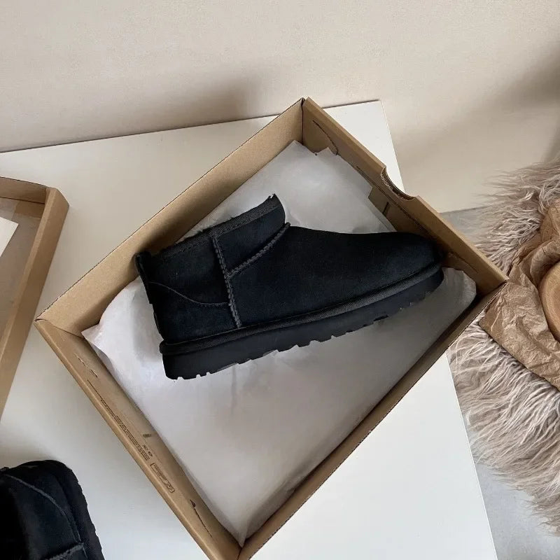 High quality snow boots for men and women in winter, with plush insulation, flat bottomed sheepskin, and integratedwaterproofing