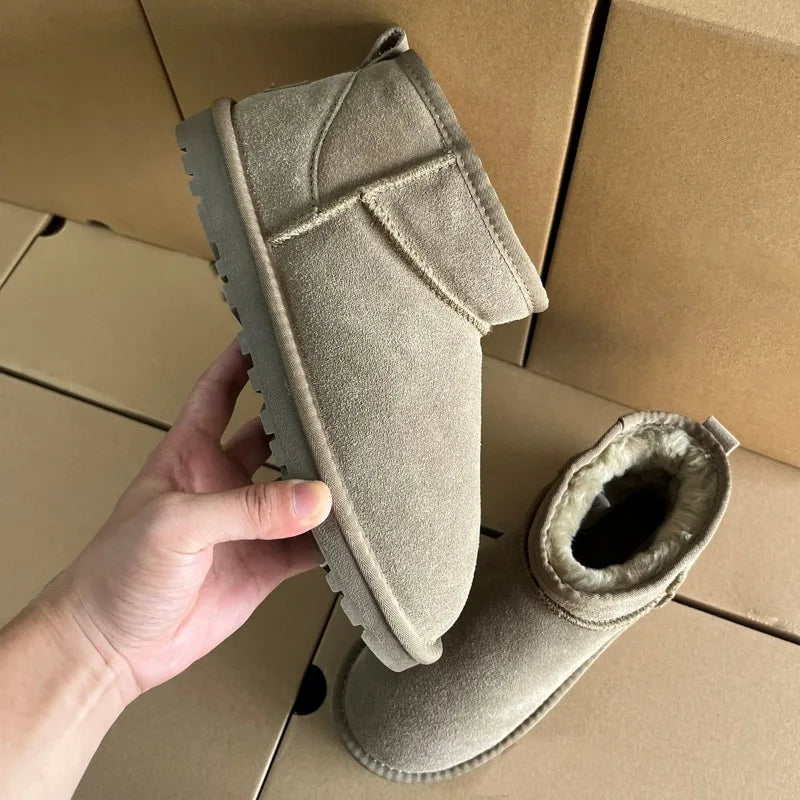 High quality snow boots for men and women in winter, with plush insulation, flat bottomed sheepskin, and integratedwaterproofing